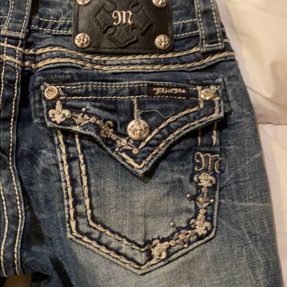 Miss Me, jeans And Embroidered with rhinestones - Picture 4 of 10